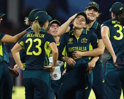 Australia clinch thriller to book yet another semi-final; India on the brink