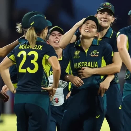 Australia clinch thriller to book yet another semi-final; India on the brink