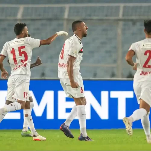 mohun bagan vs northeast united fc: Mohun Bagan defeated NorthEast United FC 3-2 at Salt Lake Stadium